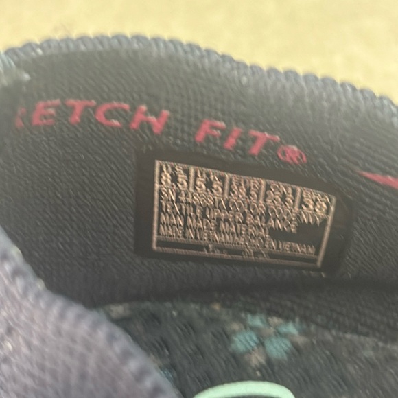 Sketchers air cooled Memory Foam size 8.5 navy blue. Stretchy material - Picture 4 of 5